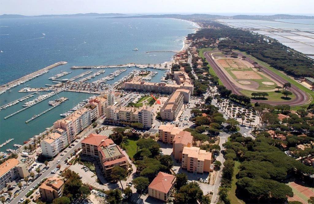 Holidays Hyères Extérieur photo