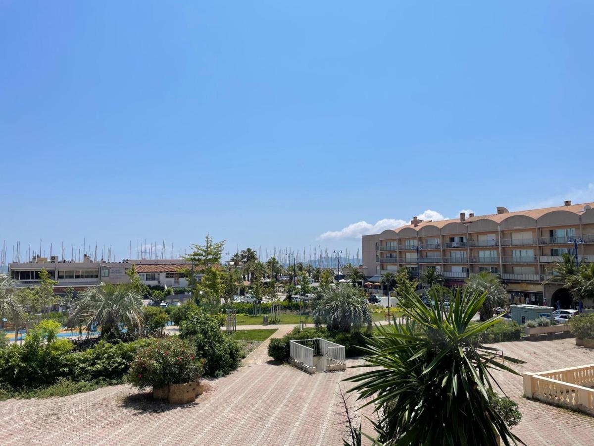 Holidays Hyères Extérieur photo