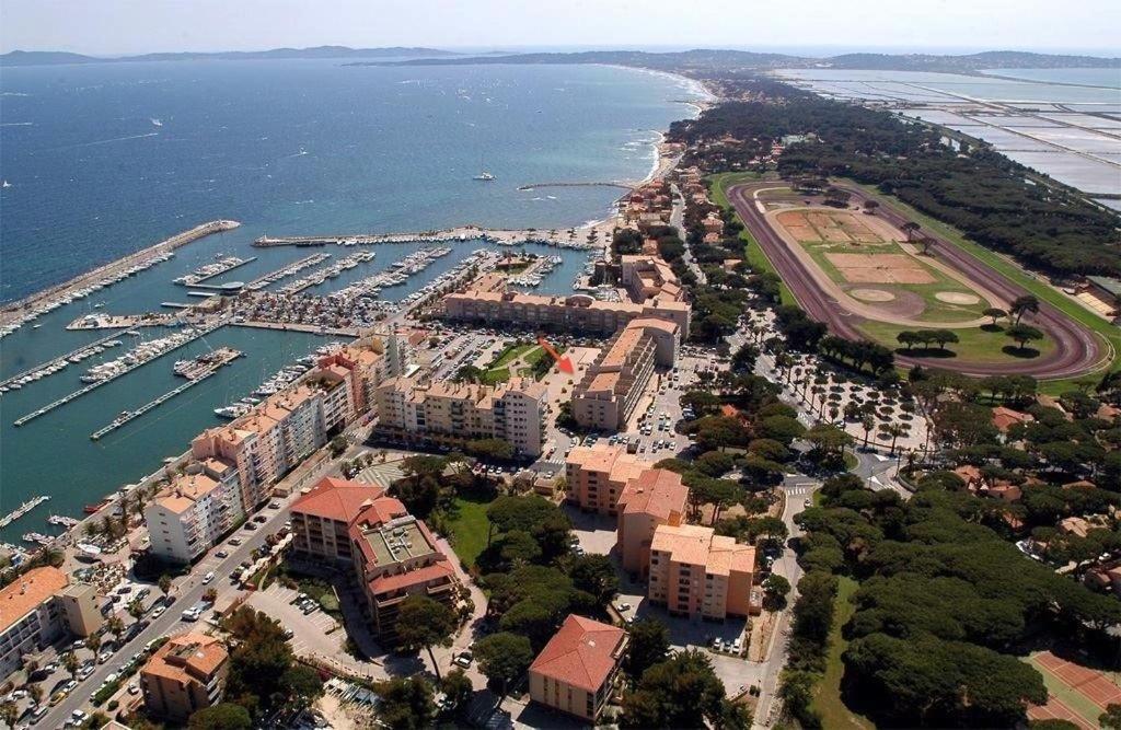 Holidays Hyères Extérieur photo