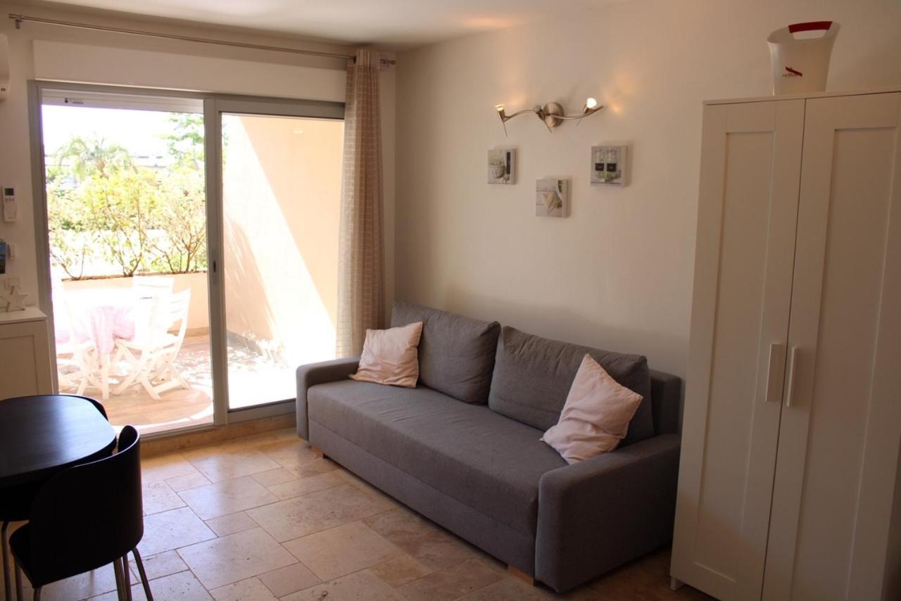 Holidays Hyères Extérieur photo