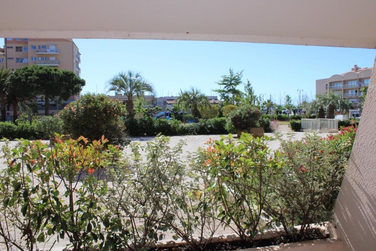 Holidays Hyères Extérieur photo